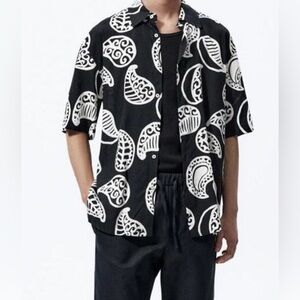Zara Men's Black Paisley Print Button-Up Shirt summer wear lightweight